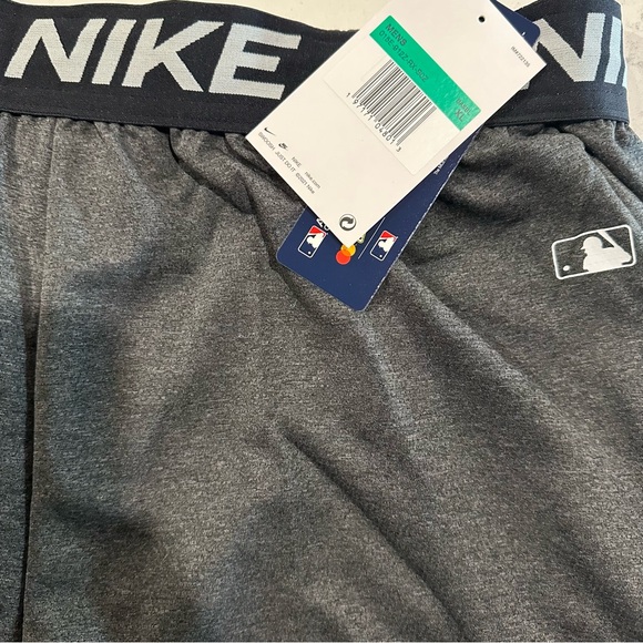 Chicago White Sox Authentic Collection Practice
Men's Nike Dri-FIT MLB Shorts - Picture 8 of 9